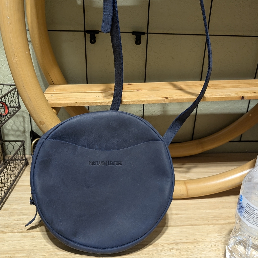 *Sold* Portland Leather Circle Crossbody Purse Deep Water Navy Blue - Picture 2 of 6